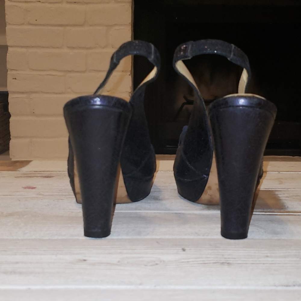 Shoes - Picture 5 of 9